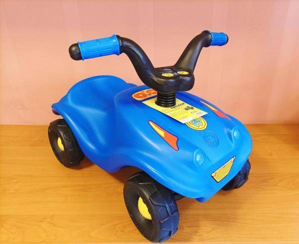 Pojazd dla dzieci Żuczek niebieski MARGOS