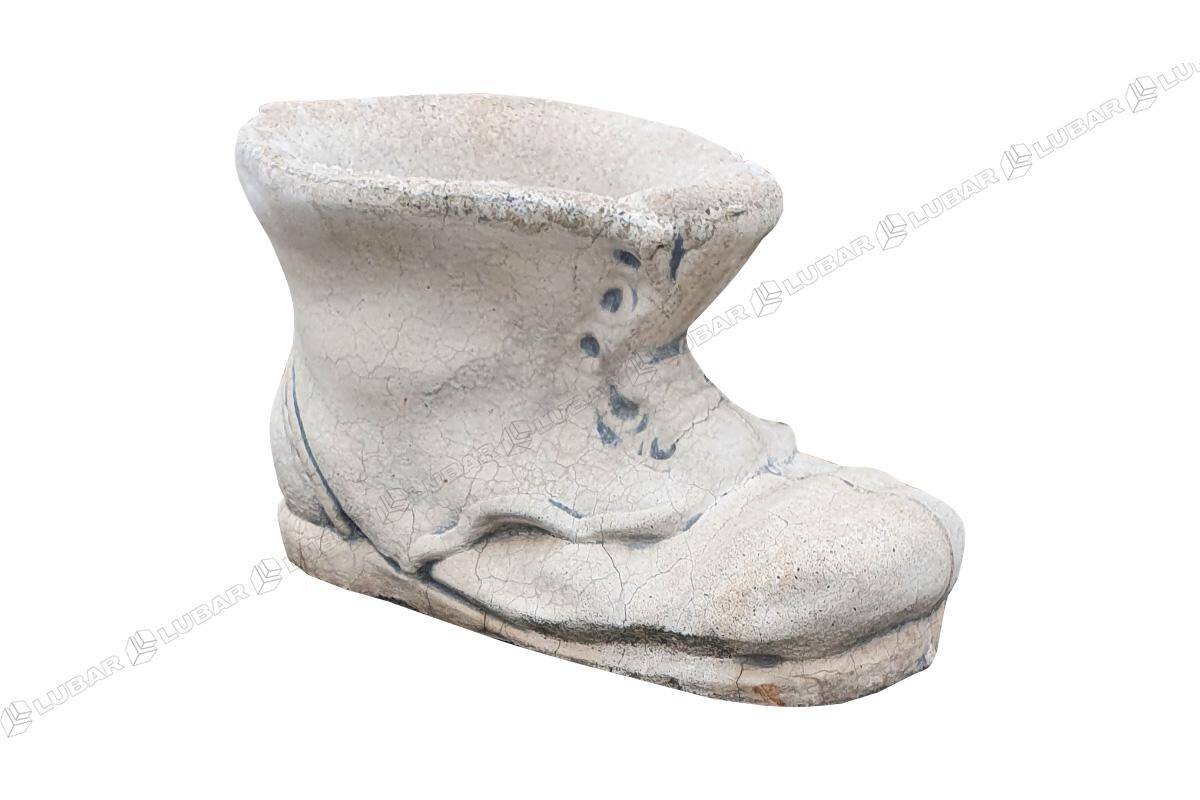 Figurka betonowa donica but mały