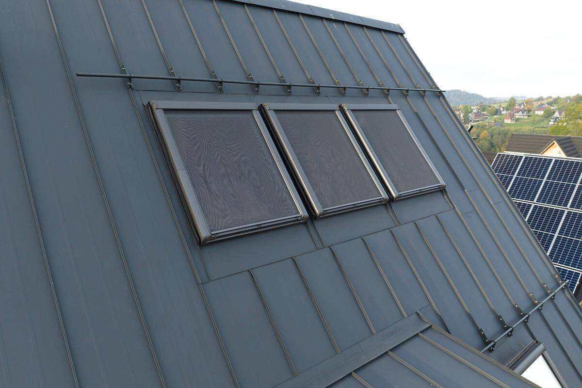 Markiza zewnętrzna na okno dachowe ROTO Screen ZAR M 134x118 (Zdjęcie 5)