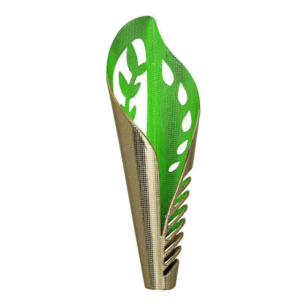 Plastic element