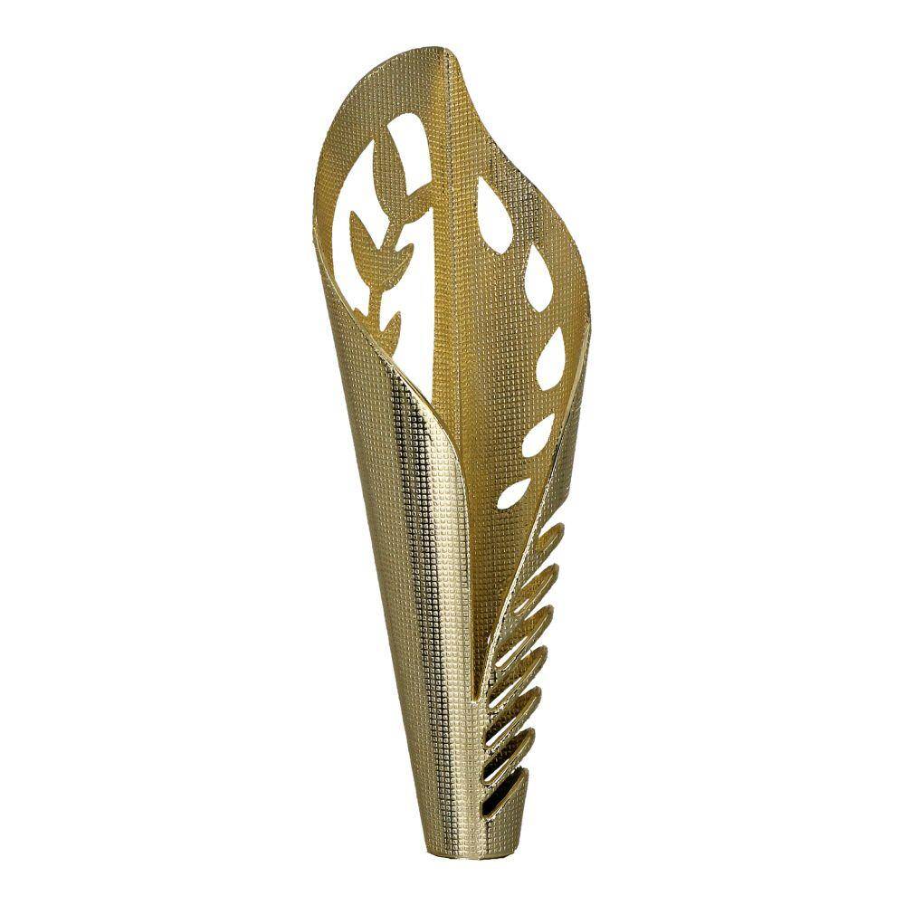 Plastic element