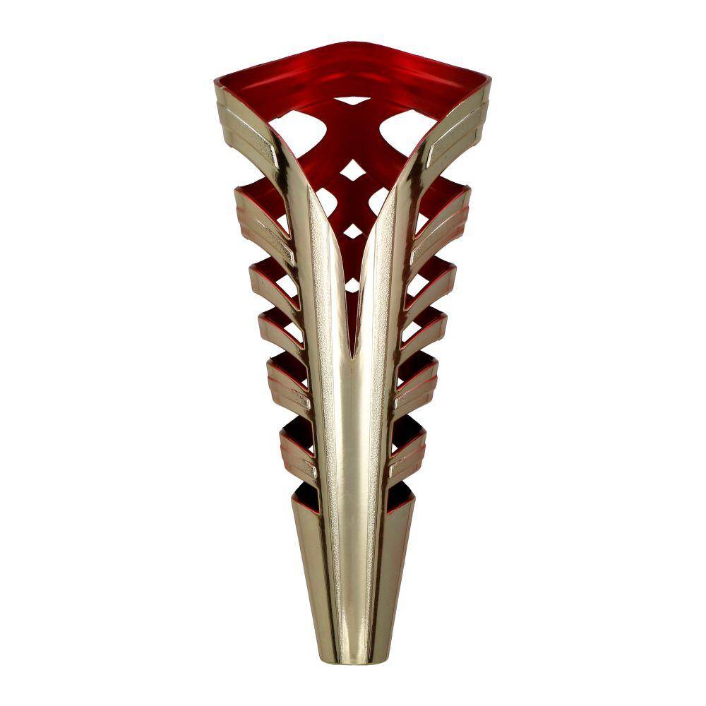 Plastic element