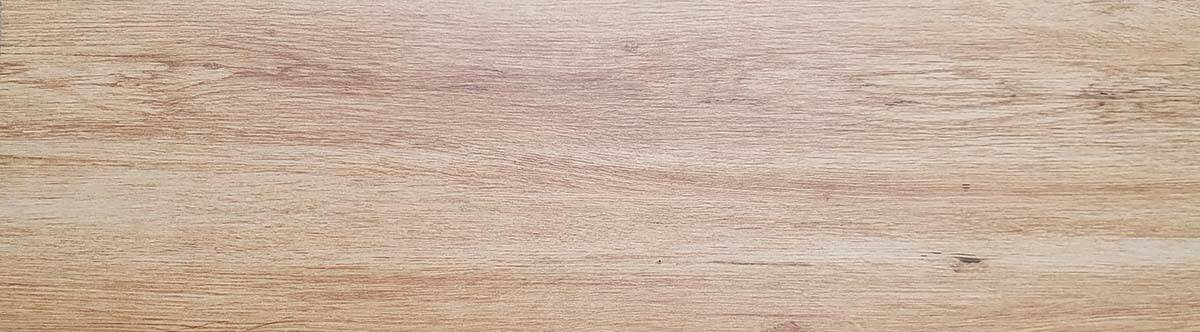 Płytka drewnopodobna Yena Beige marki Cerrad to imitująca drewno kafelka klinkierowa w ciepłym bezowym odcieniu do stosowania zarówno do kuchni, do salonu, do łazienki, jak i na zewnątrz - na taras, balkon lub elewację.