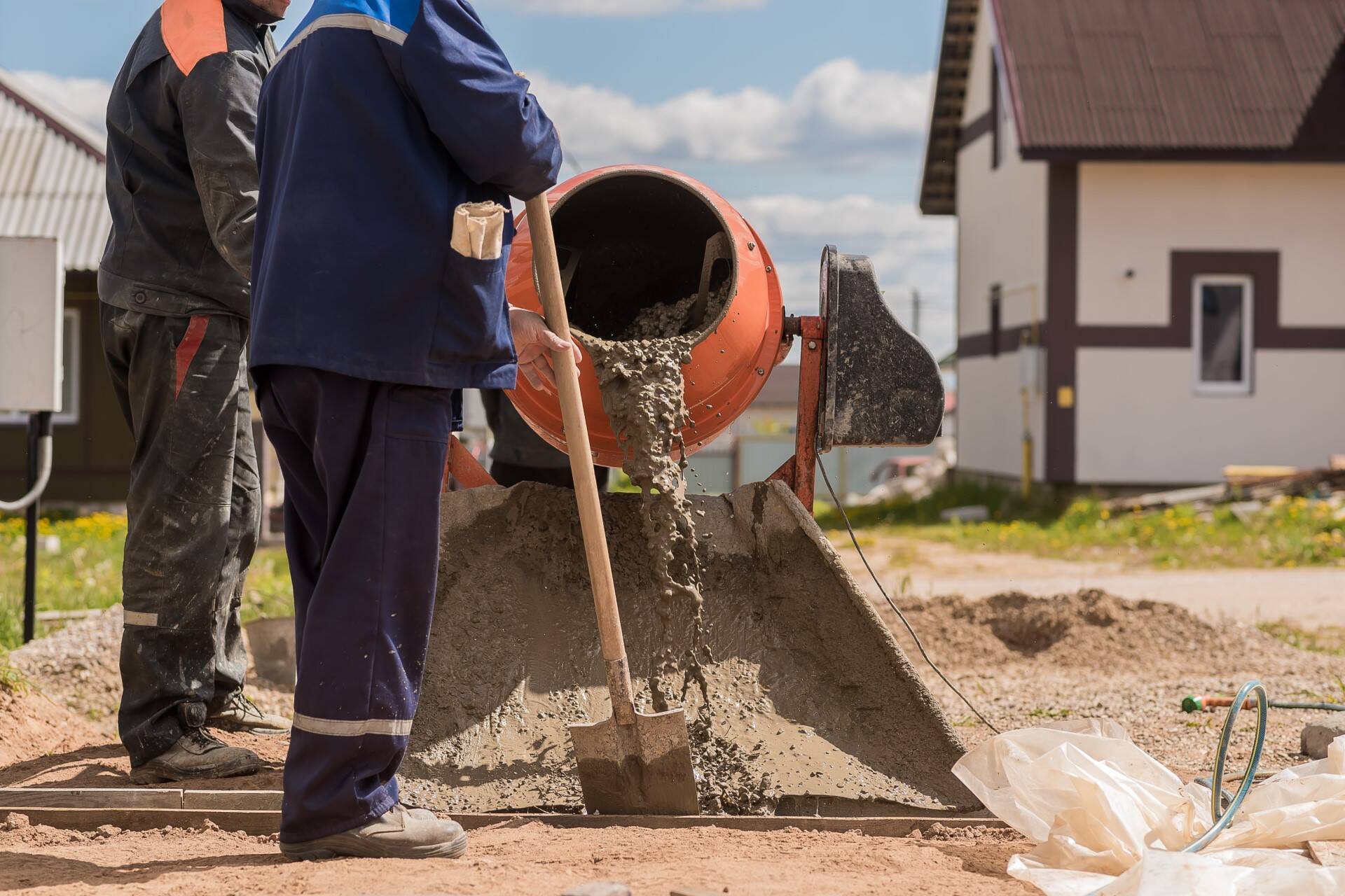 Podczas robienia betonu ważna jest kolejność wrzucania składników do betoniarki - artykuł blog budowlany LUBAR